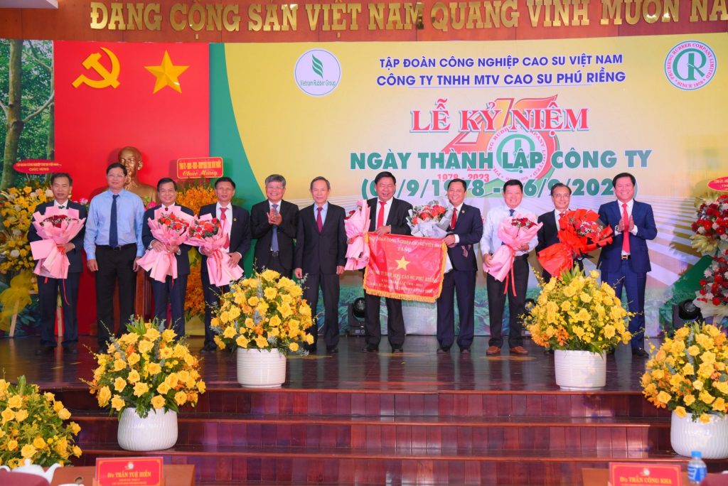 Hào hùng truyền thống 45 năm Cao su Phú Riềng